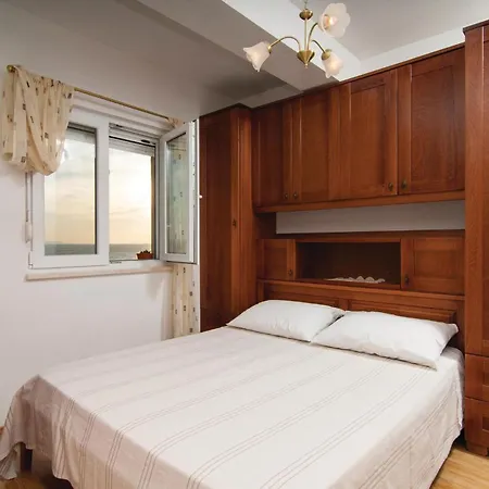 Casa de Férias Holiday Home Podstrana